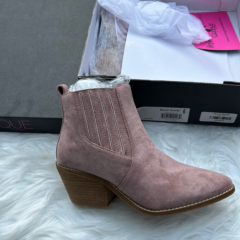 BOUTIQUE BY CORKYS BLUSH SUEDE BOOTIE NWT
